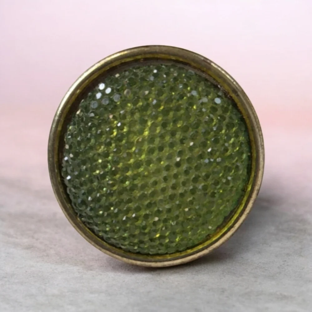 Green Sparkling Statement Ring. With Stretch Band. - Picture 1 of 4